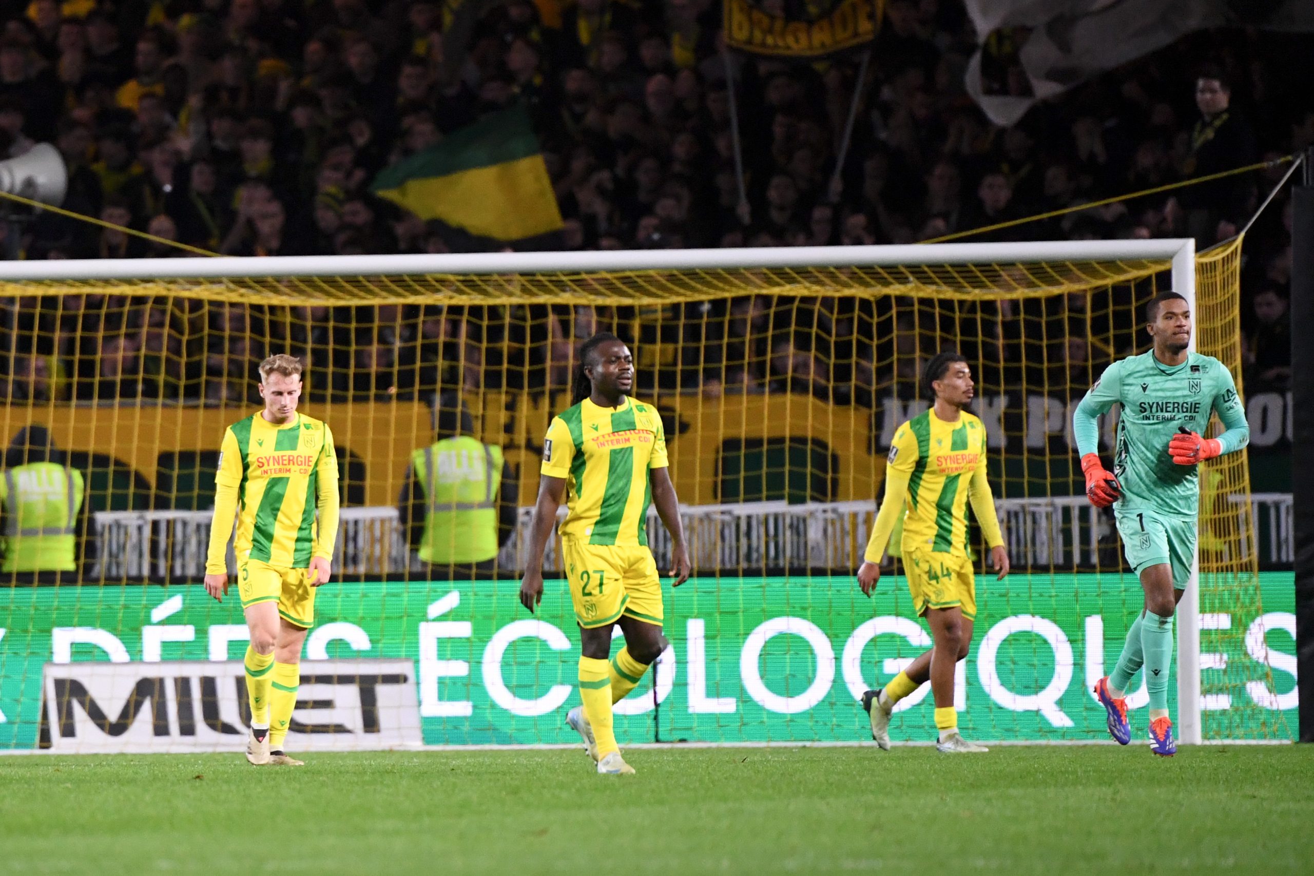 Moses Simon et Alban Lafont sous le maillot du FC Nantes.