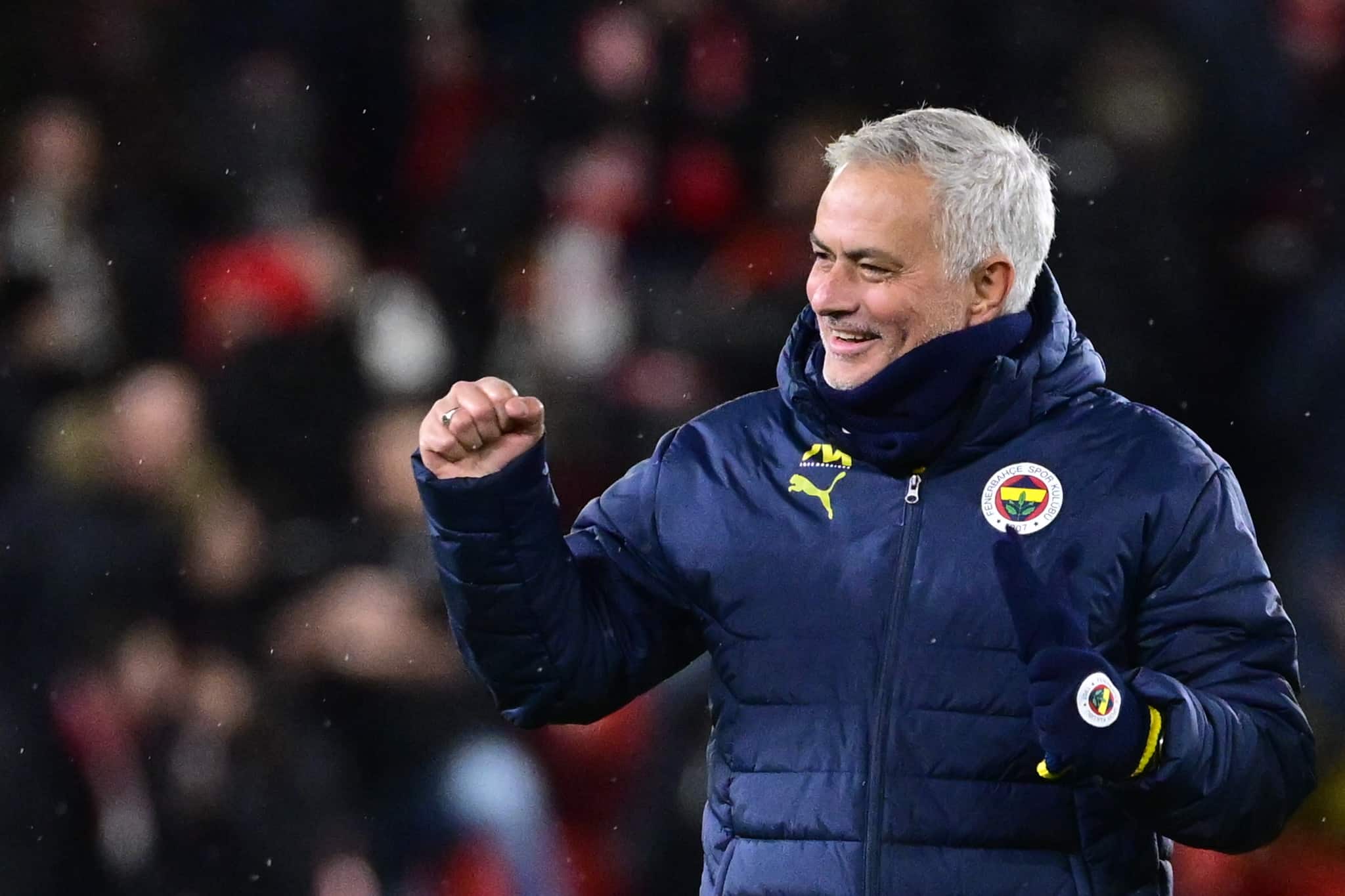 José Mourinho heureux après une victoire de Fenerbahçe.