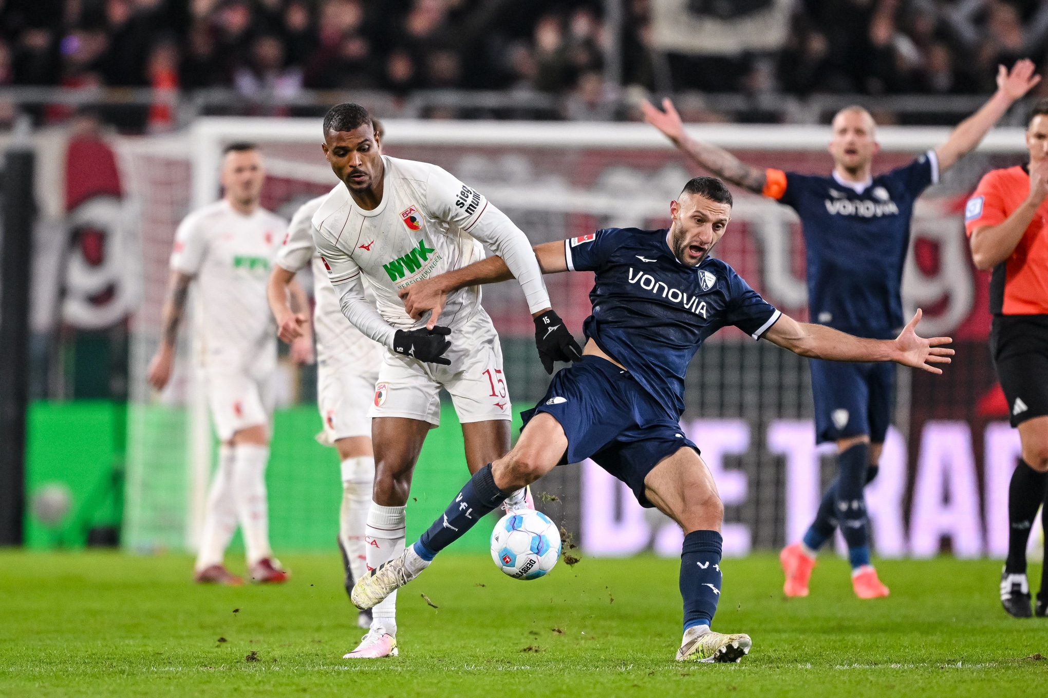 Steve Mounié (Augsbourg), déjà sur le départ en Bundesliga.