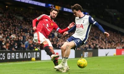 Bruno Fernandez (Manchester United) au duel avec Archie Gray (Tottenham)
