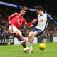 Bruno Fernandez (Manchester United) au duel avec Archie Gray (Tottenham)