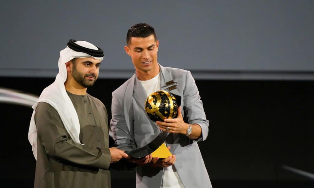 Cristiano Ronaldo reçoit encore un trophée...