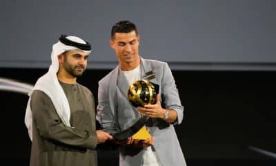 Cristiano Ronaldo reçoit encore un trophée...