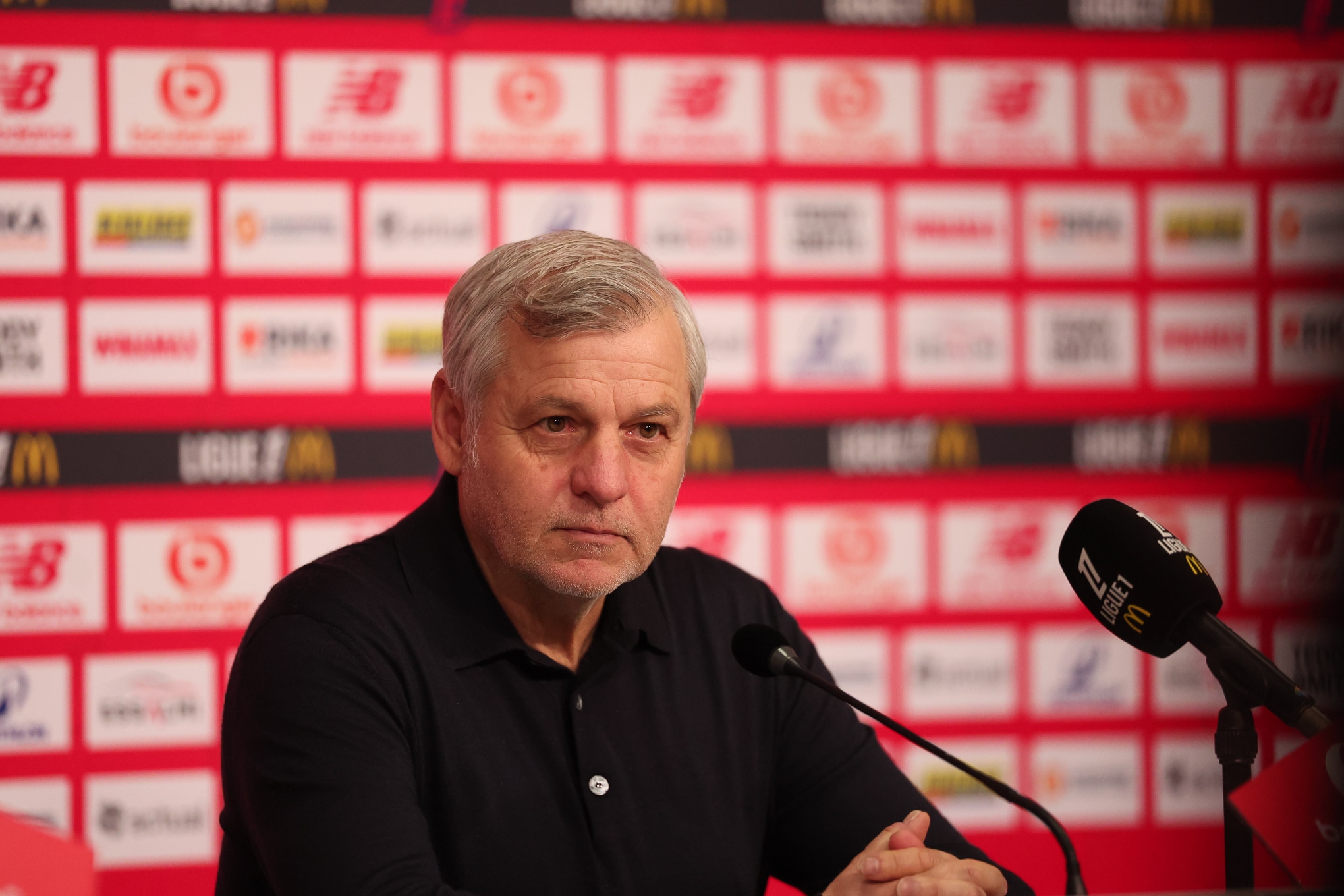 Bruno Genesio, le coach du LOSC, devant la presse