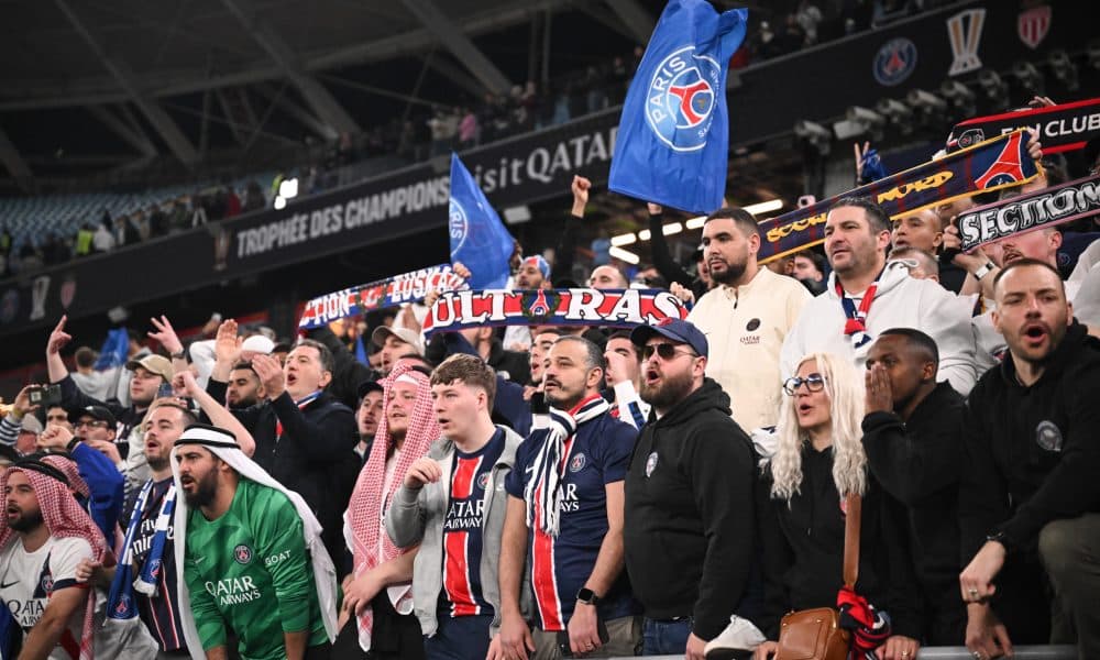 Supporters du PSG présents au Trophée des champions disputé au Qatar.