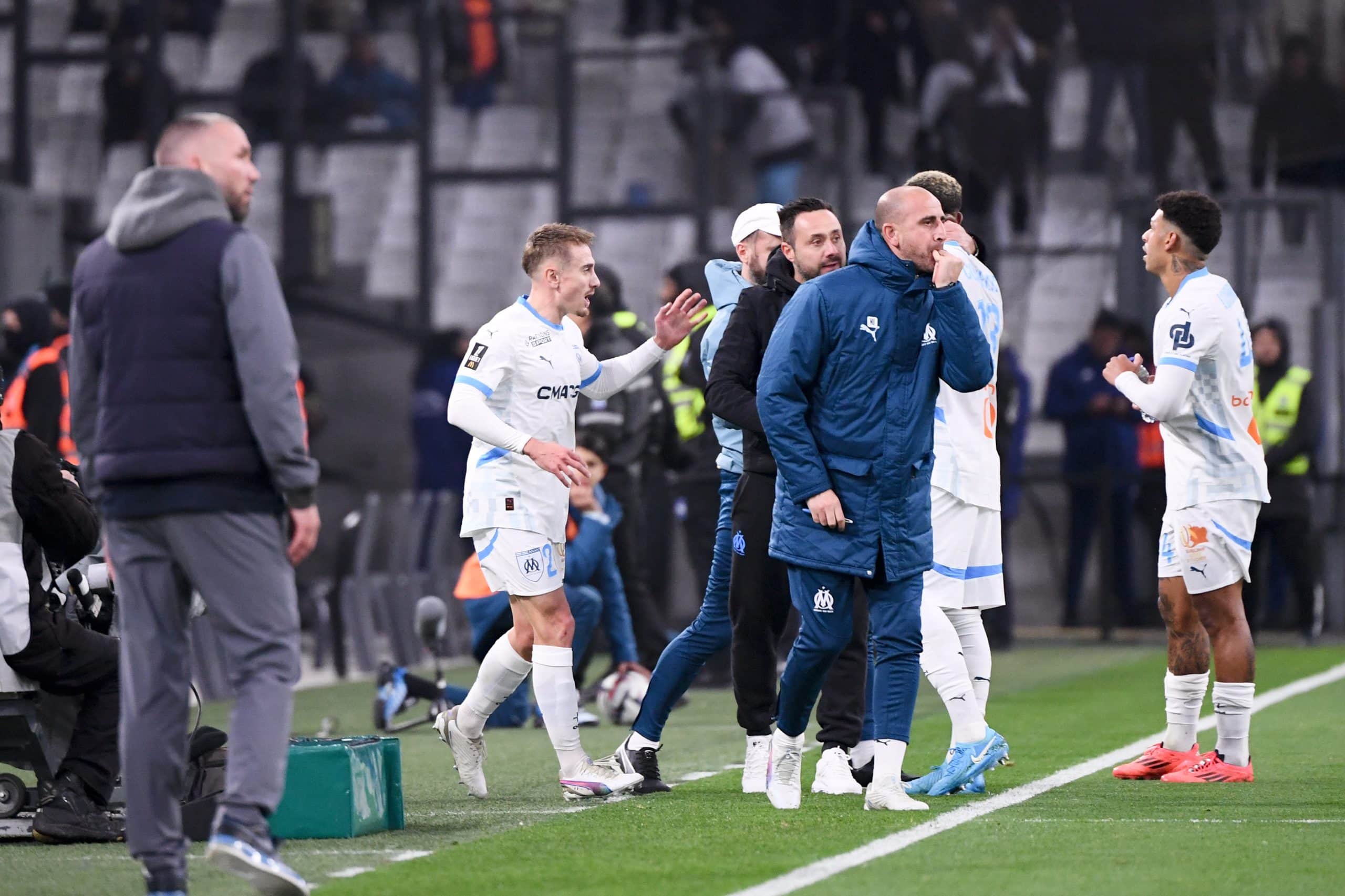 Valentin Rongier et Roberto De Zerbi lors du match entre l'OM et le FC Nantes.