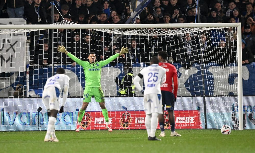 Jonathan David a raté un penalty lors d'AJ Auxerre - LOSC.