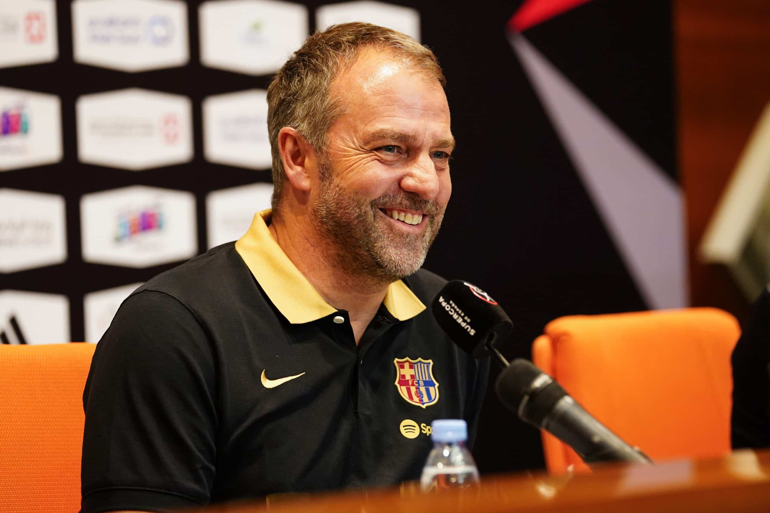 L'entraîneur du FC Barcelone, Hansi Flick, en conférence de presse.