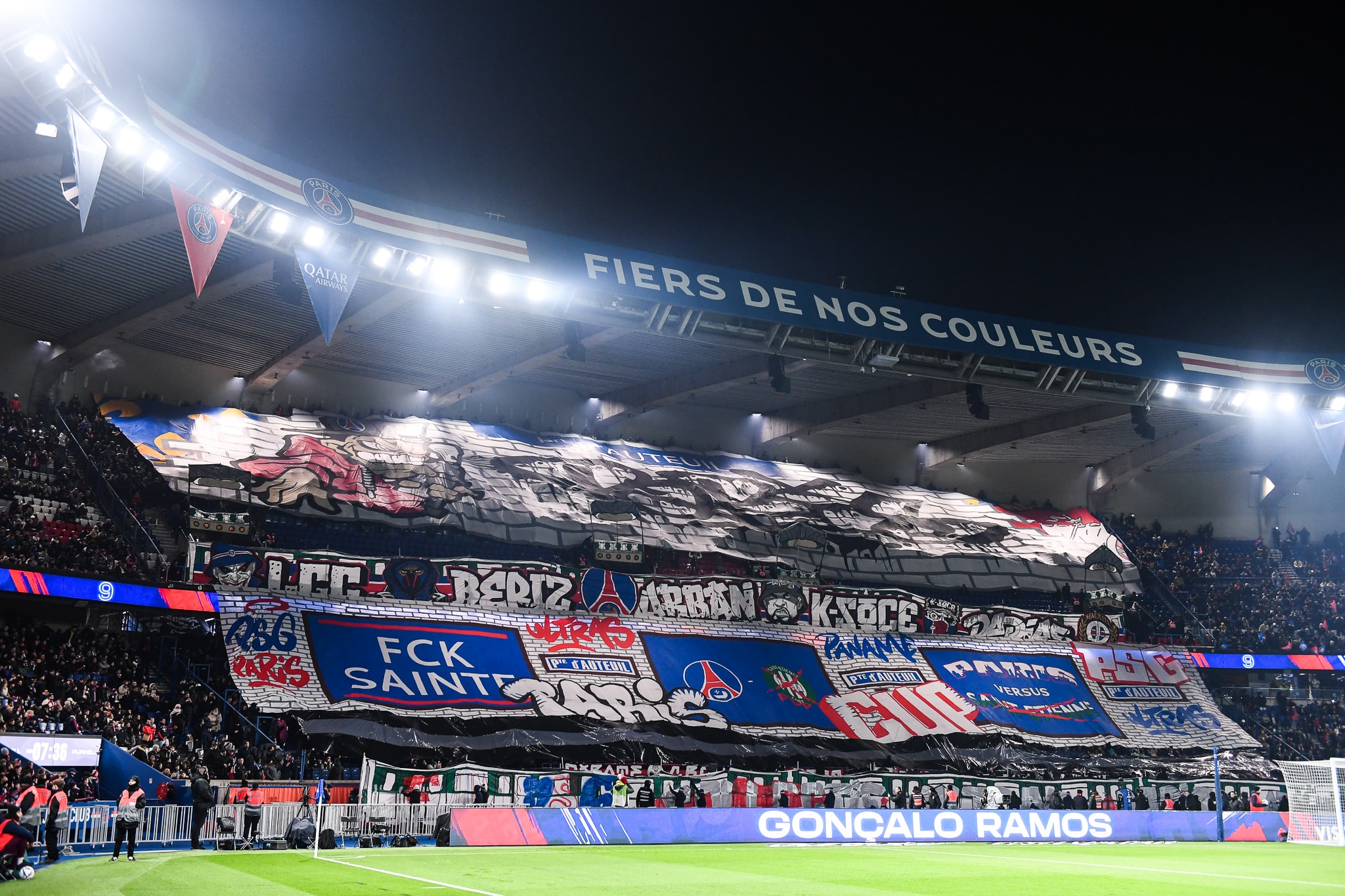 Le tifo déployé par les supporters parisiens avant PSG - ASSE