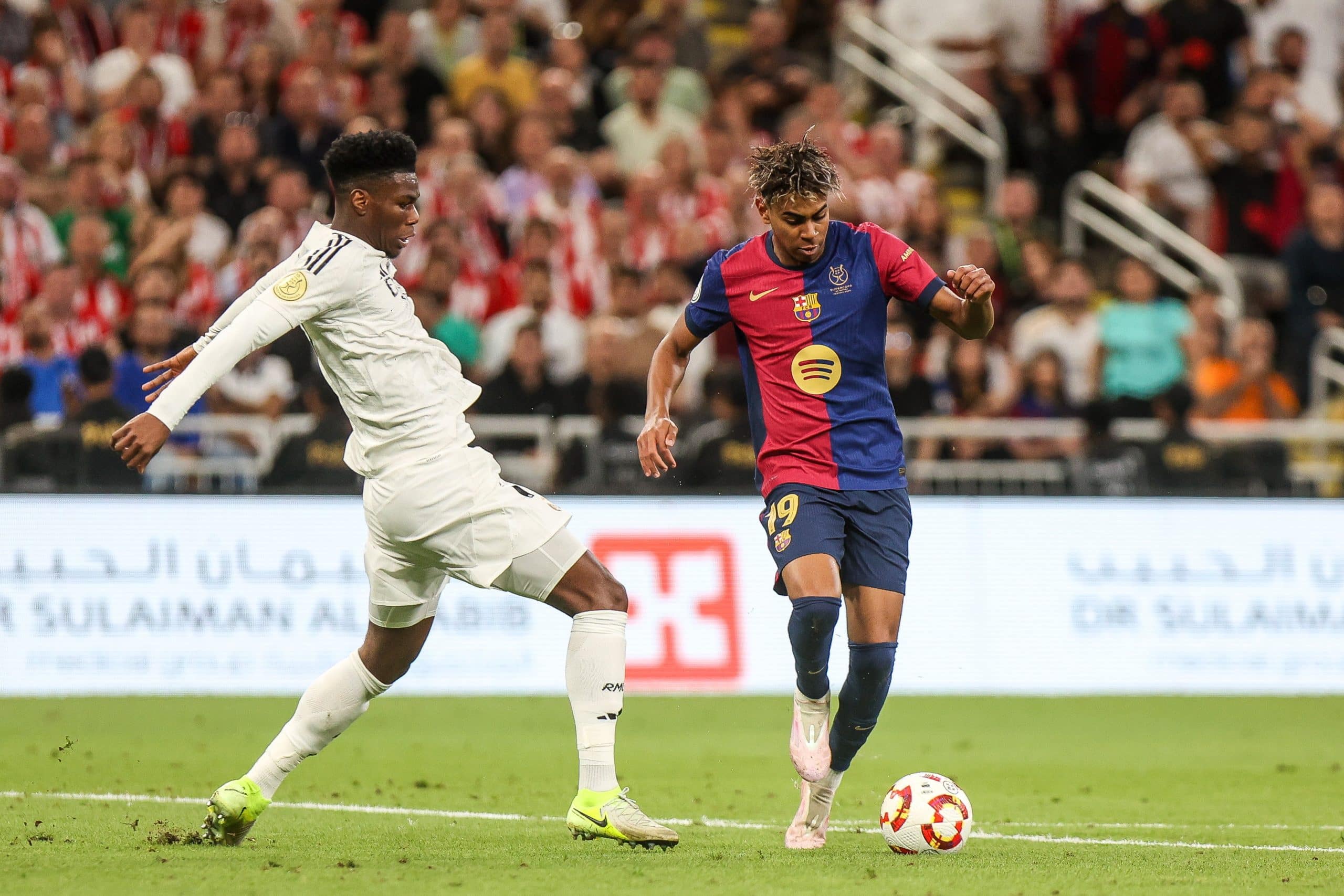 Duel Tchouaméni-Yamal lors du Clasico Real Madrid-FC Barcelone en Champions League.