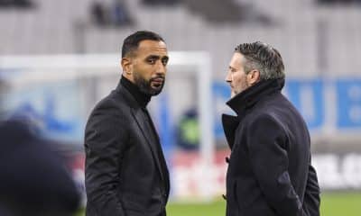 Le directeur sportif de l'OM, Medhi Benatia, en discussion avec le président du LOSC, Olivier Létang.