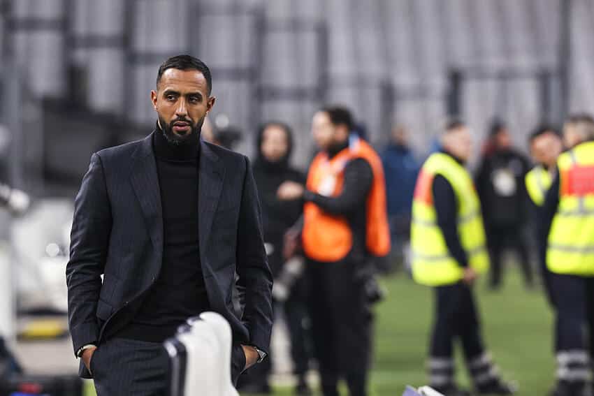 Mehdi Benatia soutenu par les Ultras de l'OM.