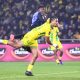 Le défenseur du FC Nantes Nathan Zézé, à la lutte avec un joueur de l'AS Monaco.