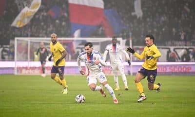 L'attaquant de l'OL Rayan Cherki en action face au TFC.