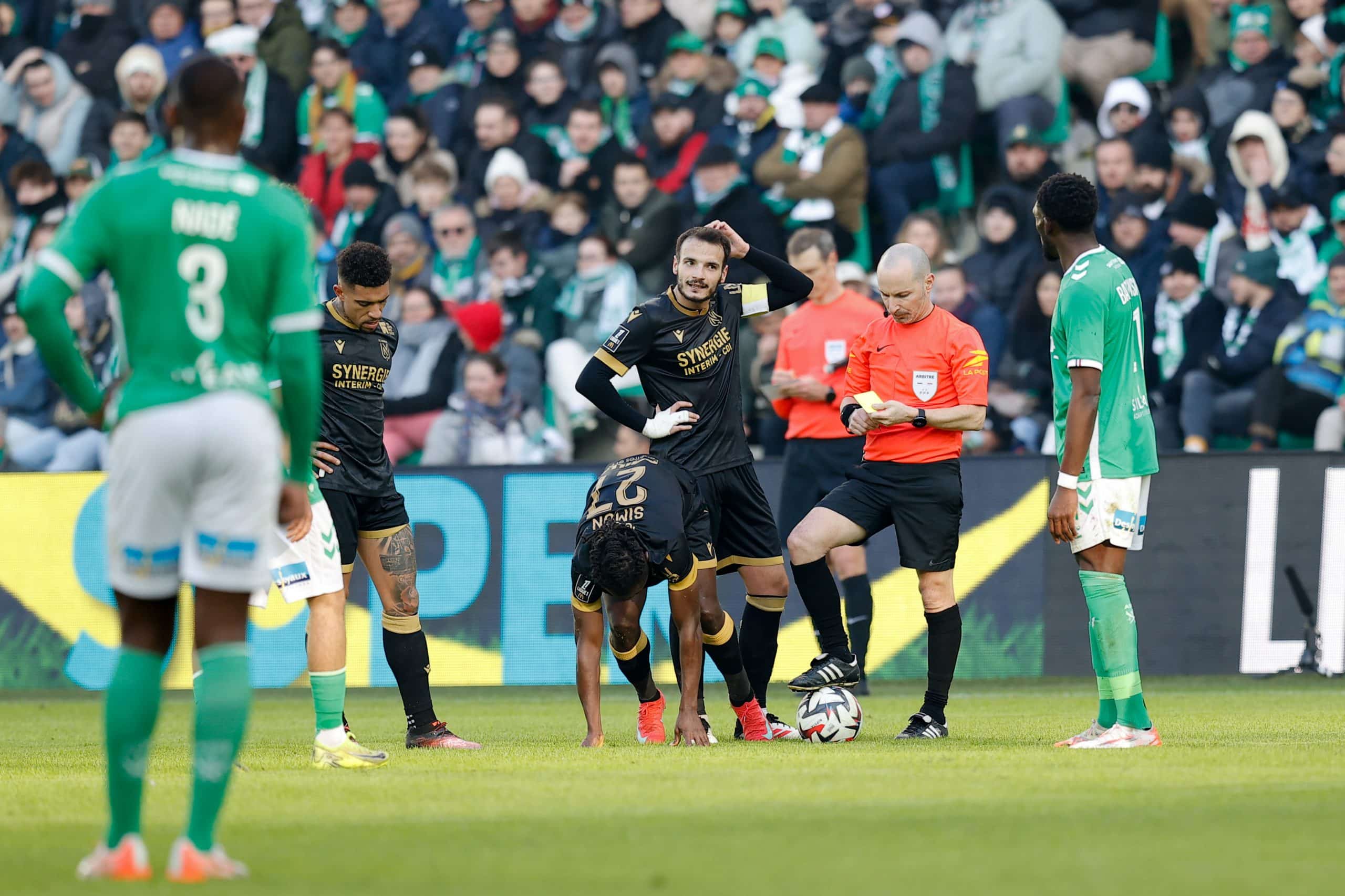 L'arbitre Florent Batta lors du match entre l'ASSE et le FC Nantes en janvier.