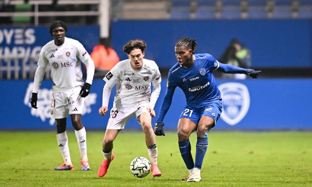 Cyriaque Irié (à droite) sous le maillot de l'ESTAC