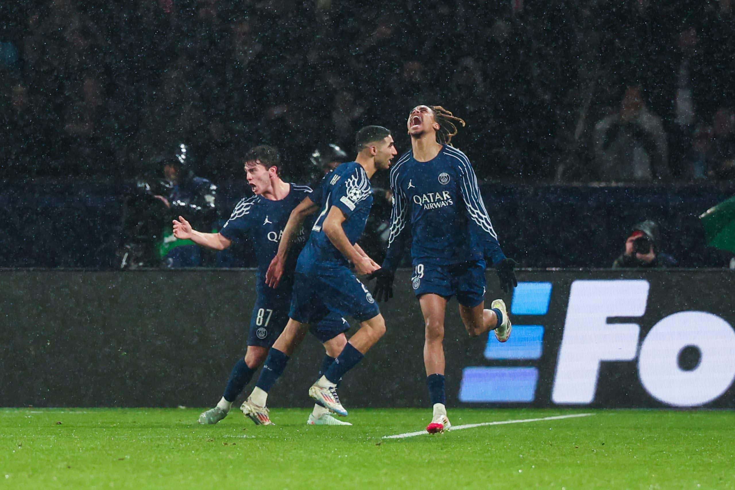 La joie de Bradley Barcola après son but lors de PSG-Manchester City.