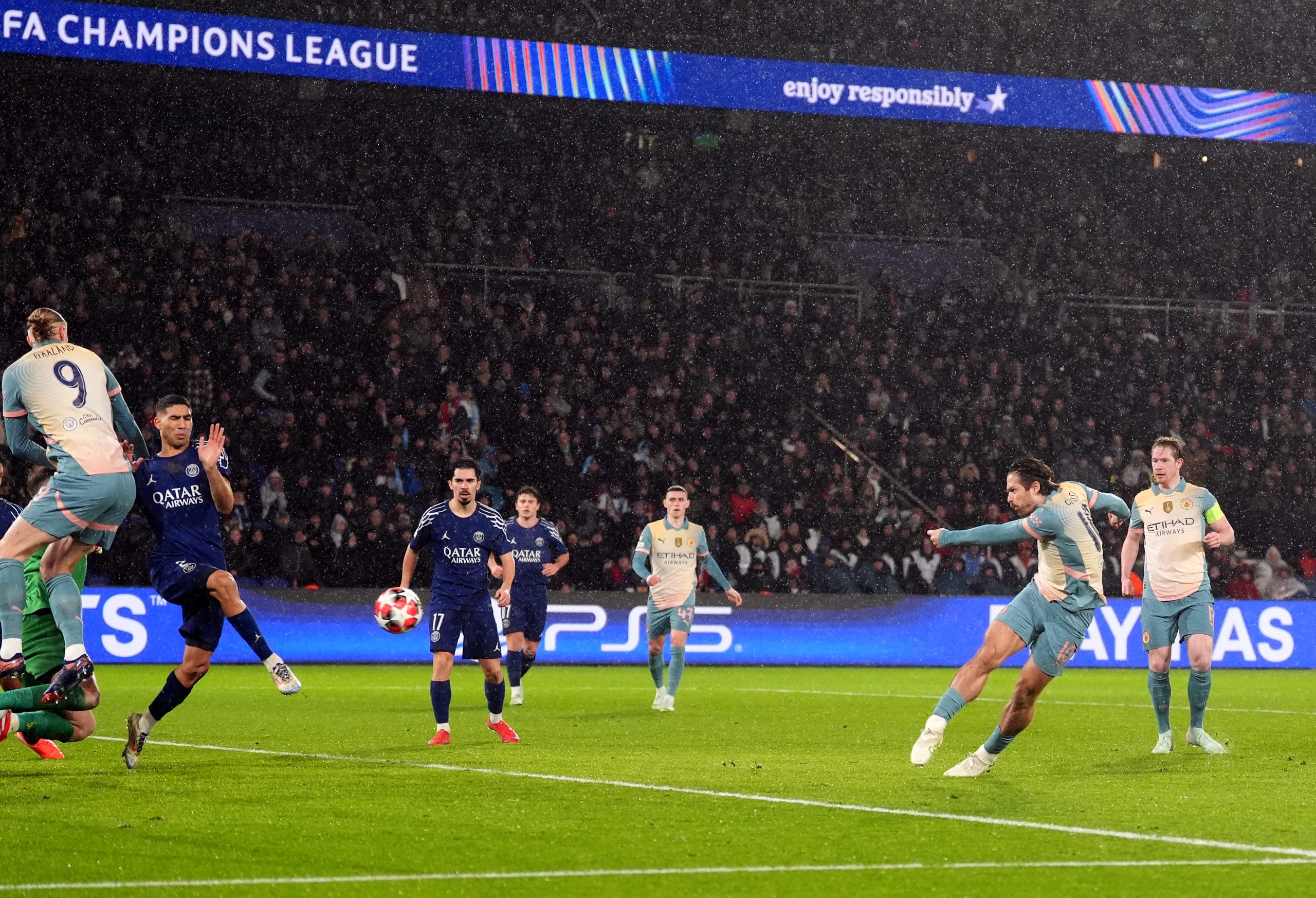 Le but de Grealish lors de PSG-Manchester City le 22 janvier 2025.