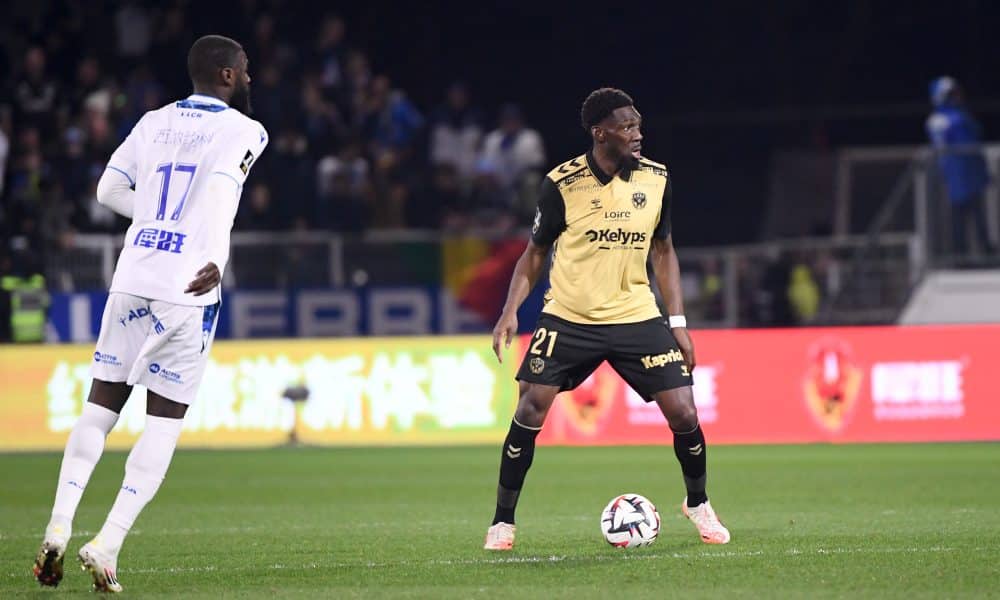 Dylan Batubinsika, joueur de l'ASSE, face à Auxerre.