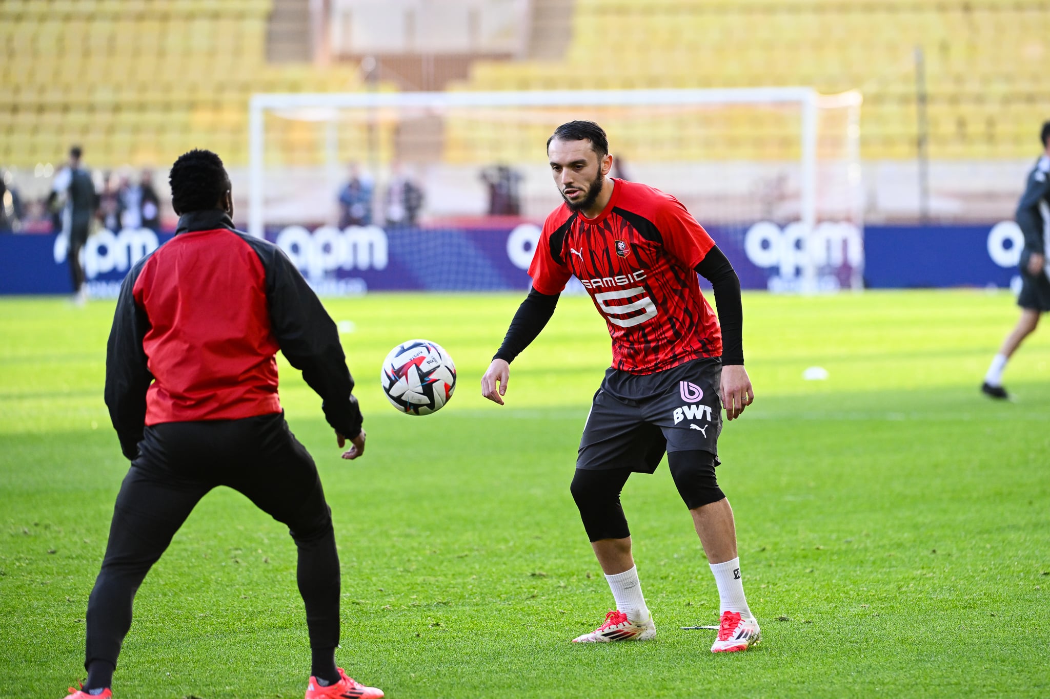 L'ailier du Stade Rennais Lamine Gouiri lors d'un échauffement à Monaco.