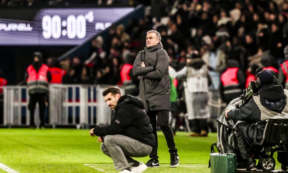 L'entraîneur du PSG, Luis Enrique, face au Stade de Reims.