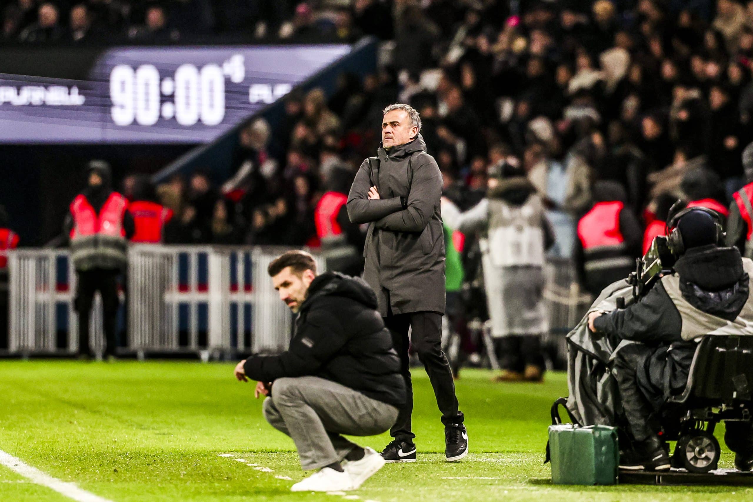 L'entraîneur du PSG, Luis Enrique, face au Stade de Reims.