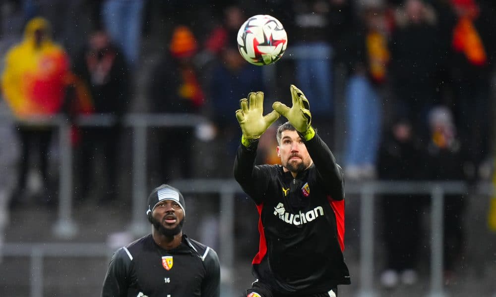 Mathew Ryan et Hervé Koffi (RC Lens)