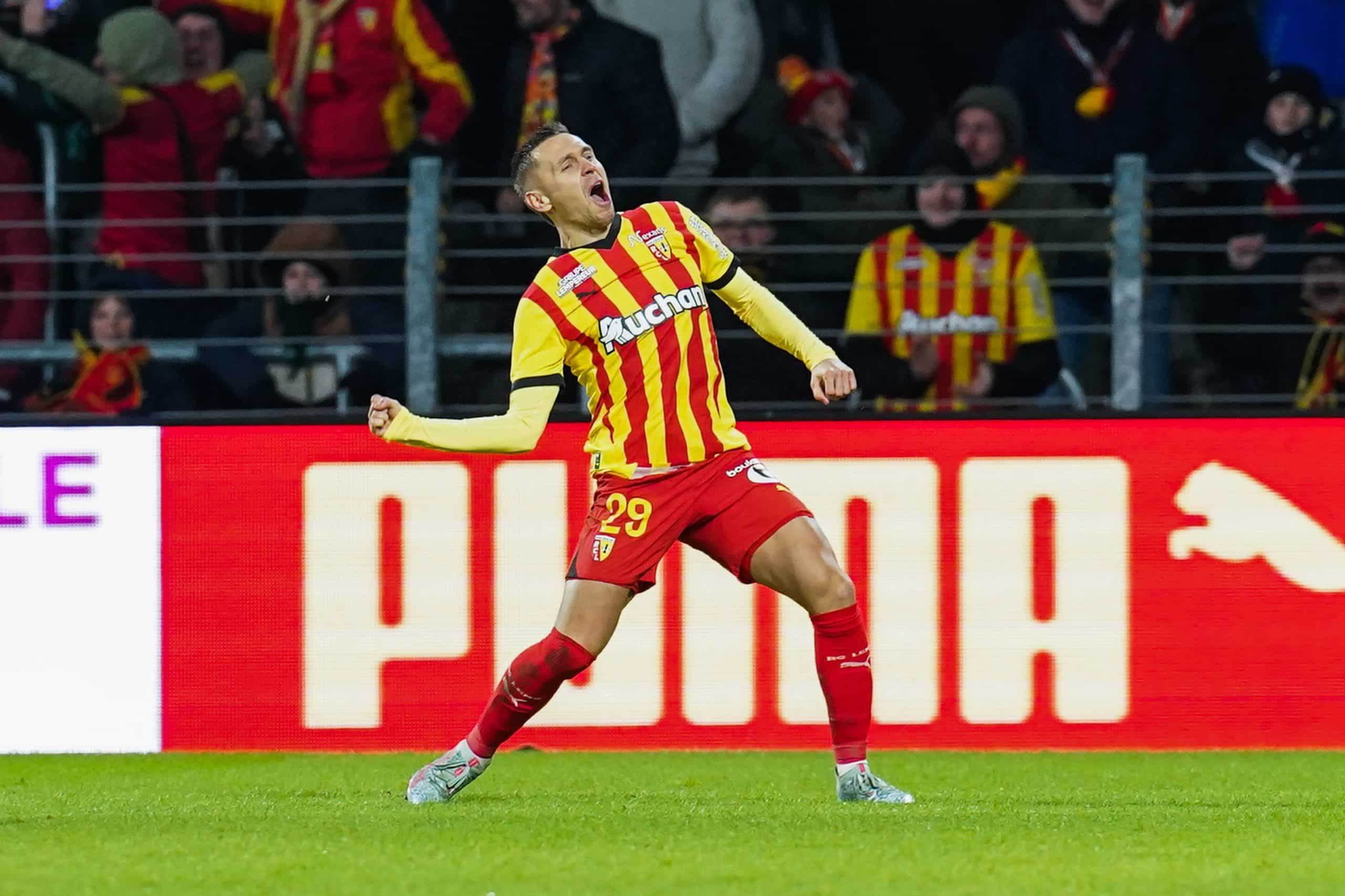 Przemyslaw Frankowski, joueur du RC Lens, qui fête son but face à Angers.