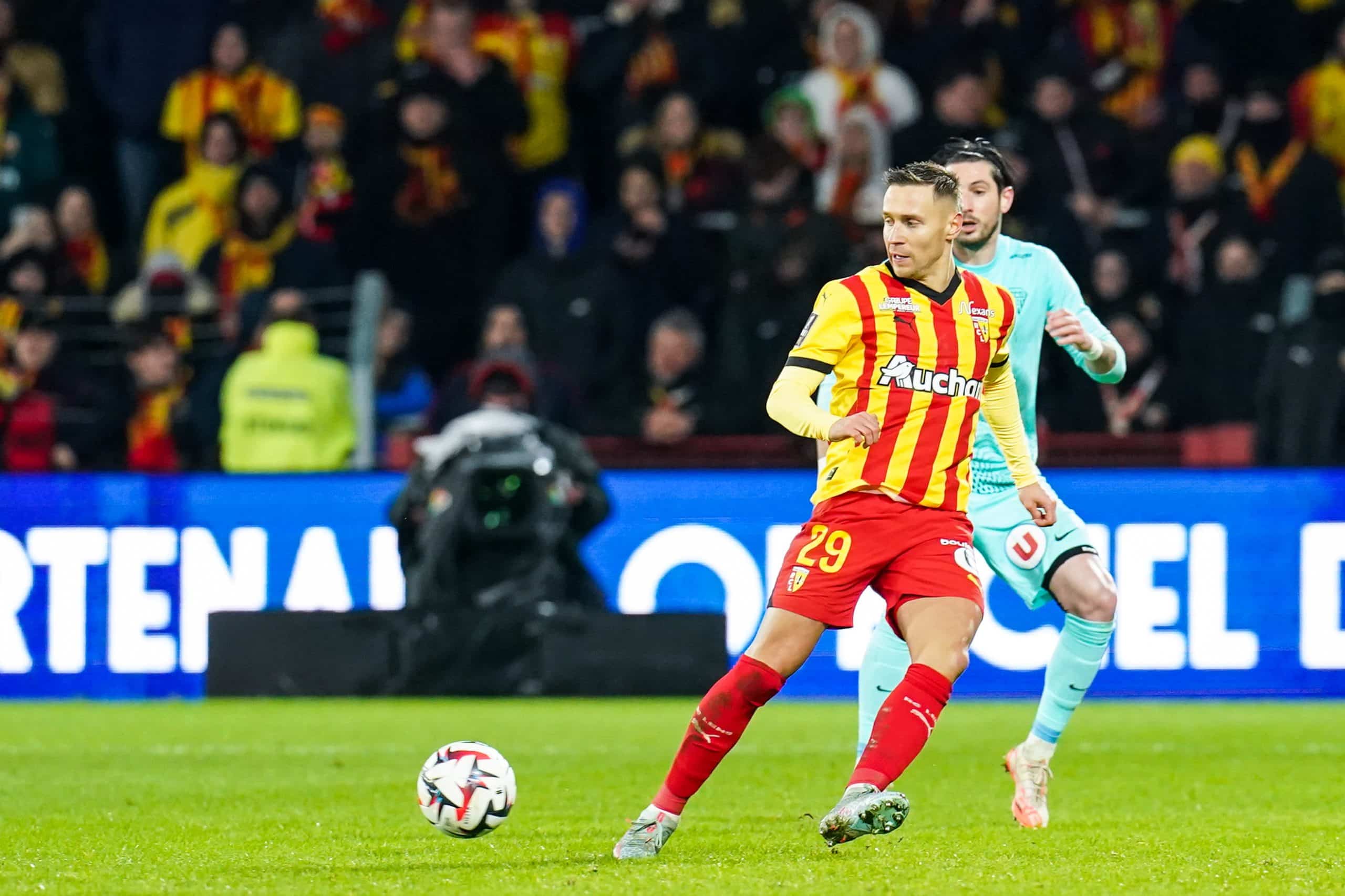 Le piston du RC Lens Przemislaw Frankowski.