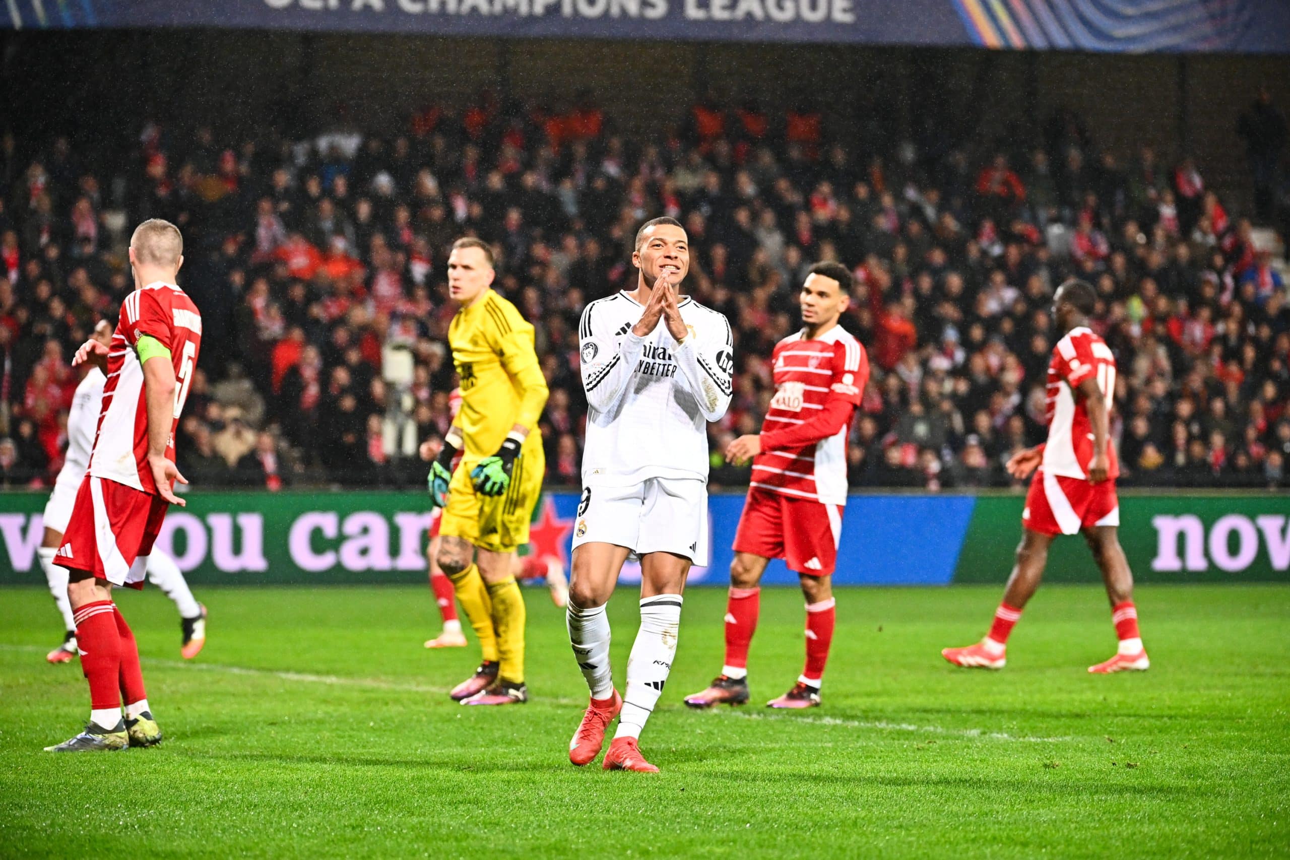 Kylian Mbappé déçu après une action manquée hier lors de Brest-Real Madrid (0-3).