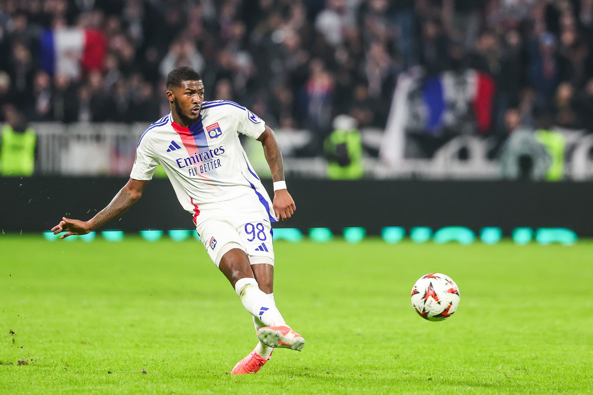 Ainsley Maitland-Niles, joueur de l'OL.