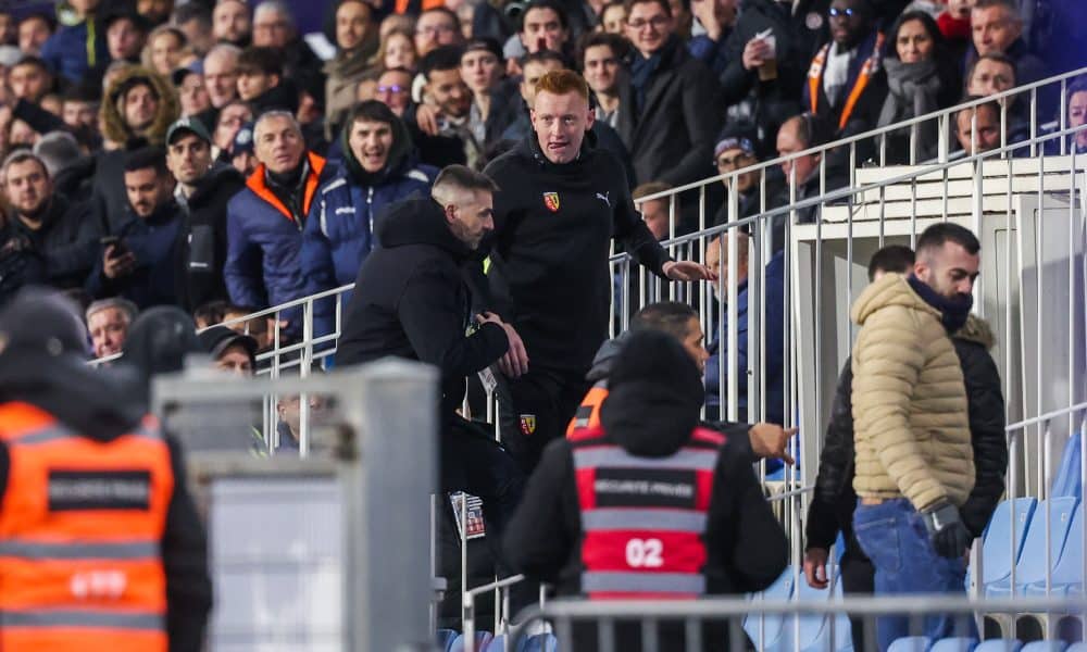 Will Still (RC Lens) a fini le match en tribune à la Mosson... et ça l'a fait râler.