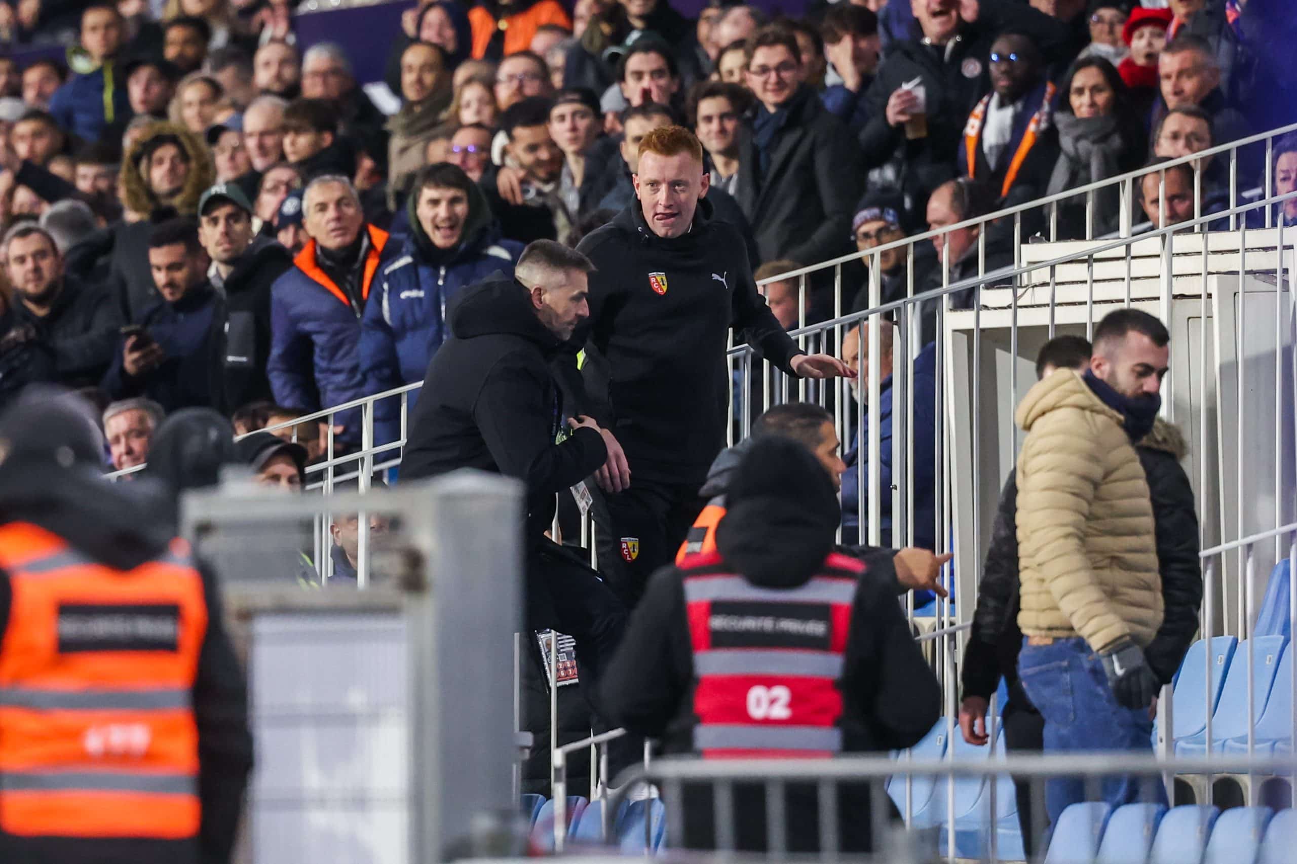 Will Still (RC Lens) a fini le match en tribune à la Mosson... et ça l'a fait râler.