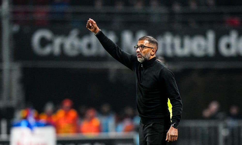 L'entraîneur du Stade Rennais, Habib Beye, lors de son premier match, contre Strasbourg.