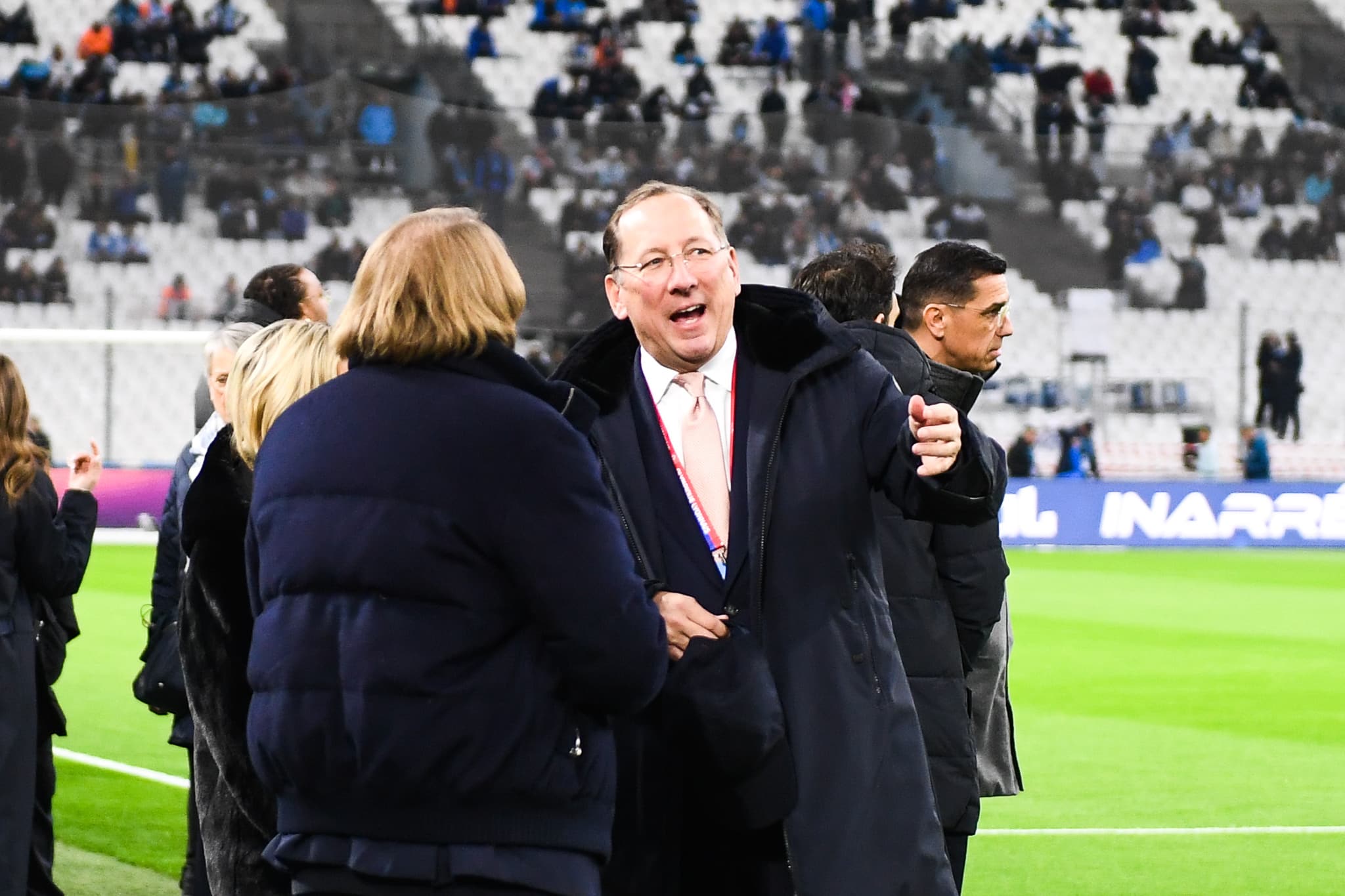 Le propriétaire de l'OL, John Textor, lors d'un match à Marseille.