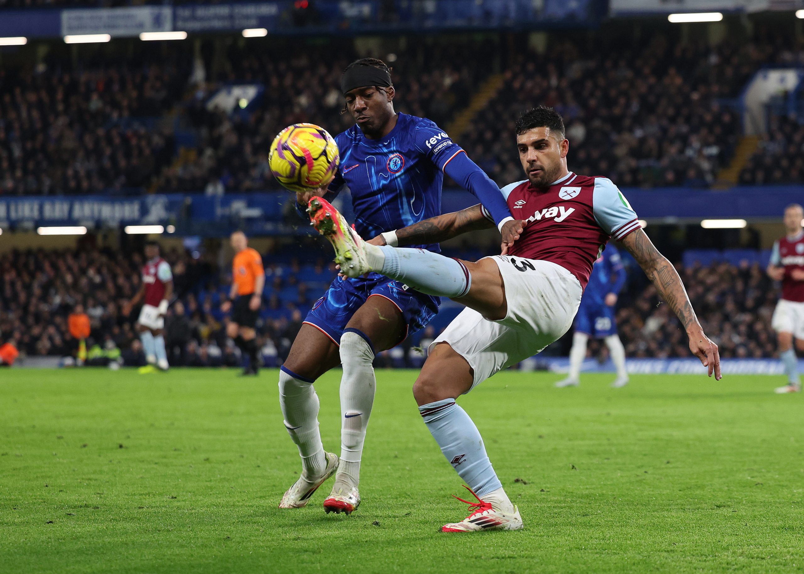 Emerson Palmieri lors d'un derby entre West Ham et son ancien club, Chelsea.