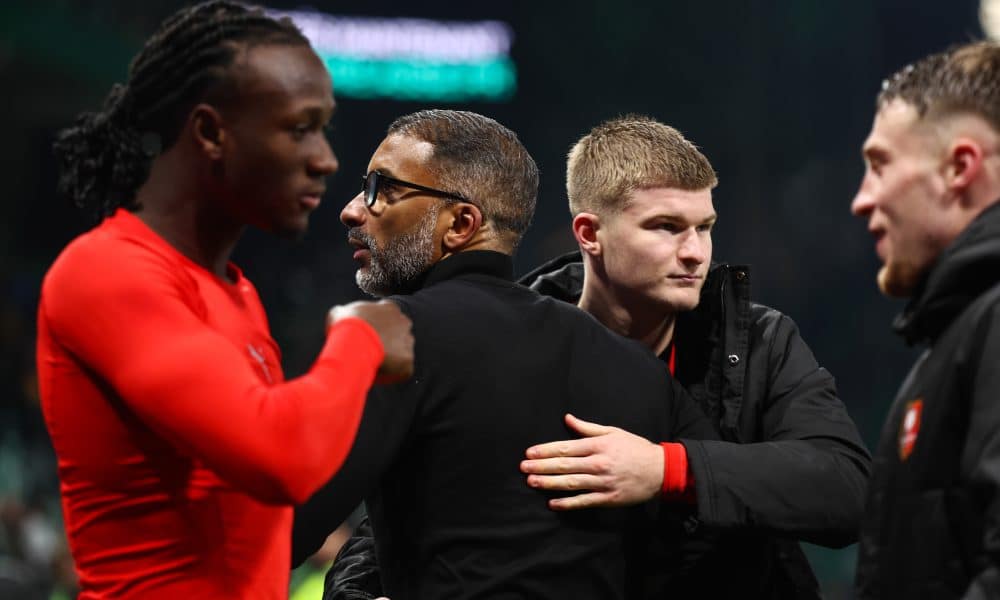 Jordan James et Habib Beye, la belle accolade au Stade Rennais.