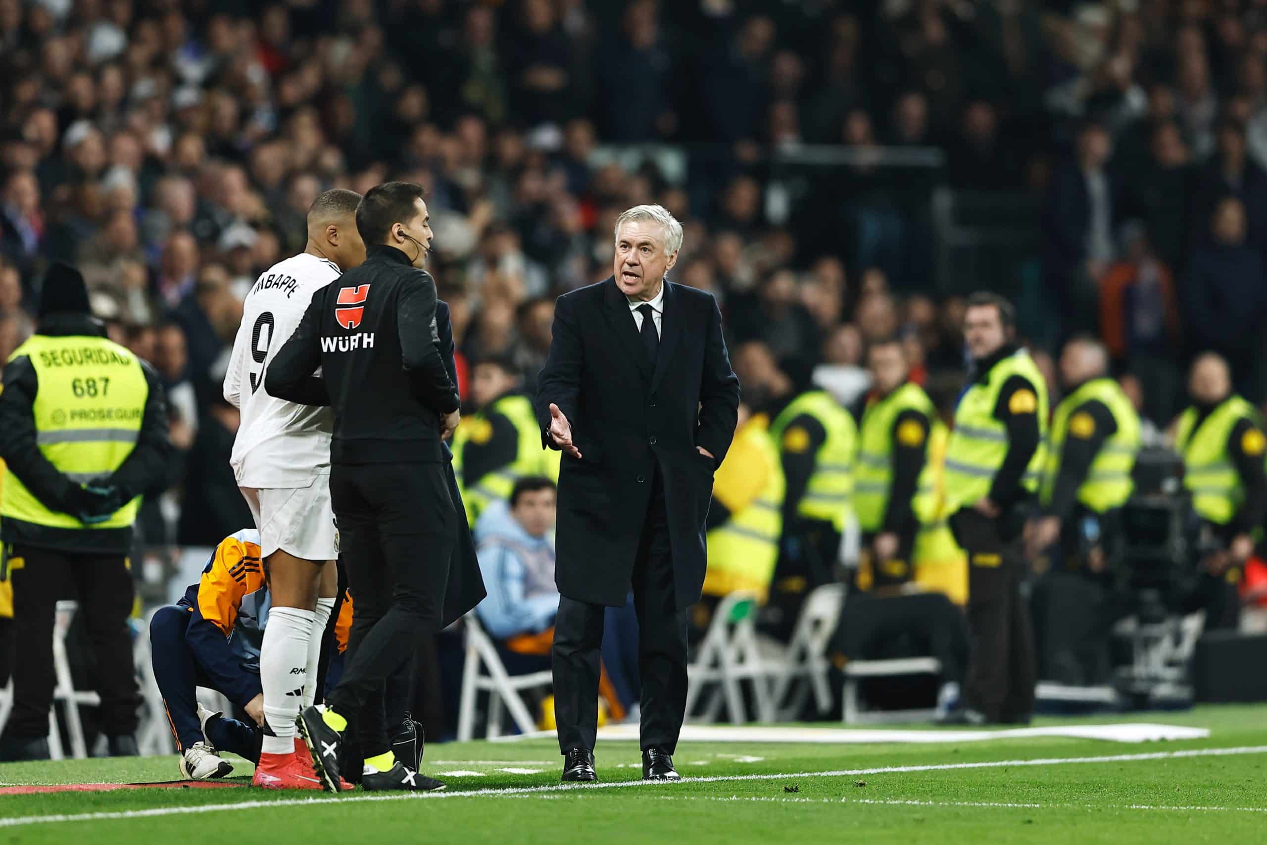 L'entraîneur du Real Madrid, Carlo Ancelotti, pendant le derby.