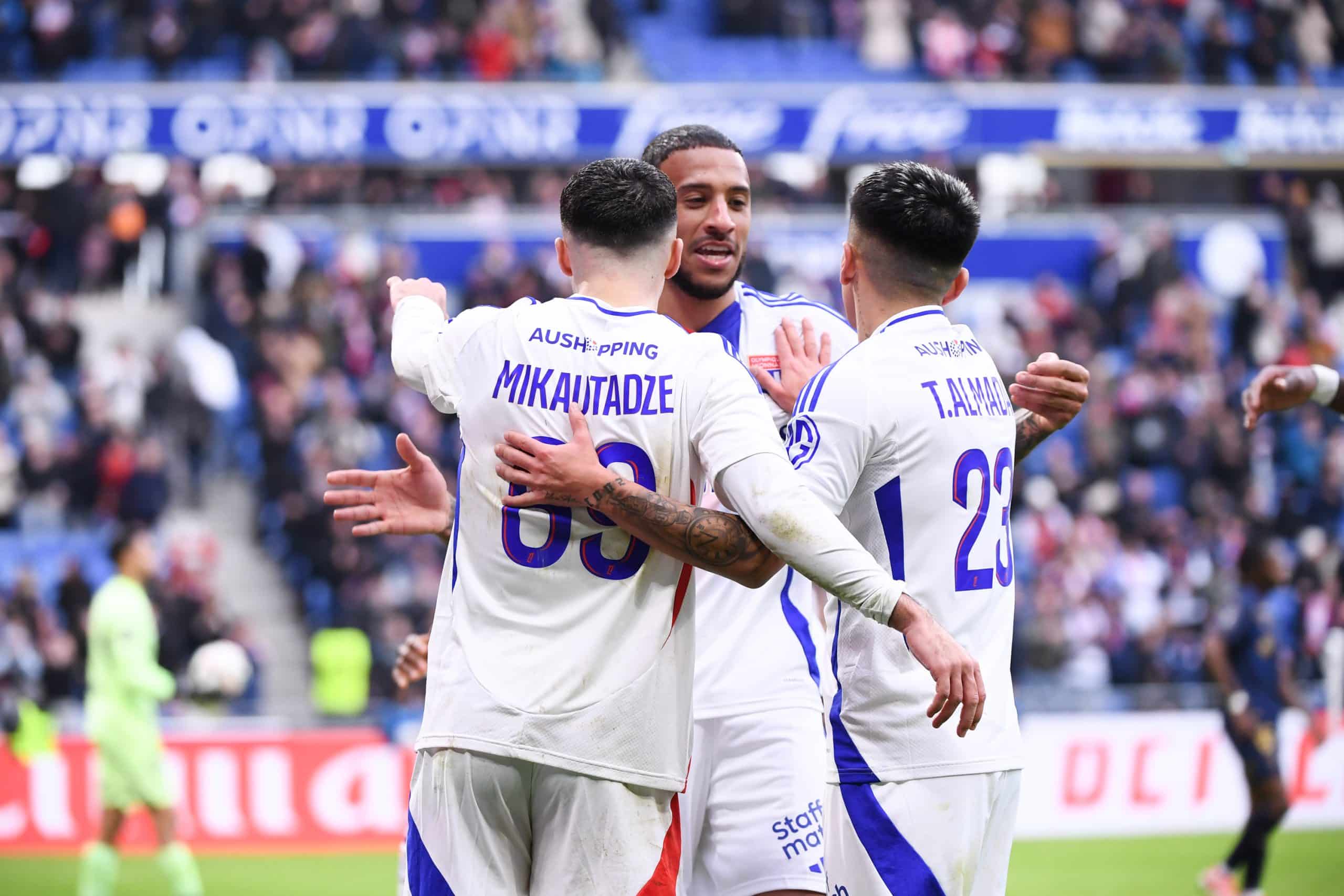 La joie de Mikautadze, Tolisso et Almada lors d'OL-Reims (4-0).