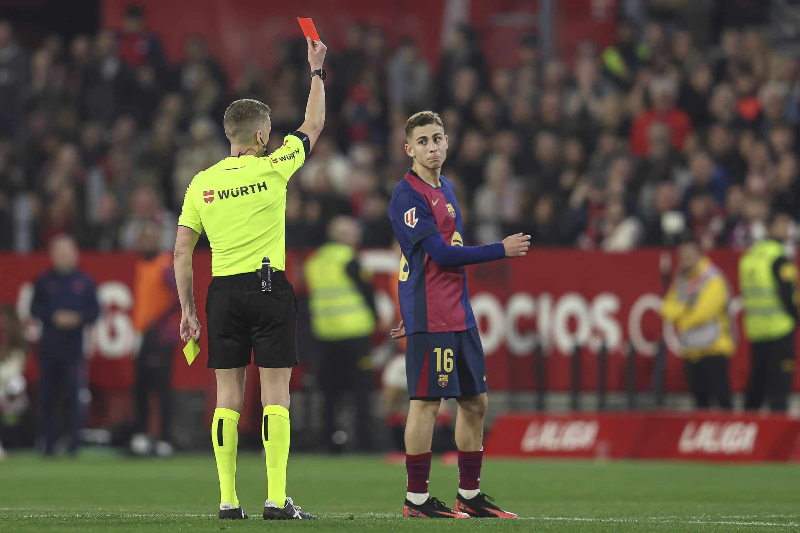 Le milieu du FC Barcelone Fermin Lopez expulsé lors du match à Séville.