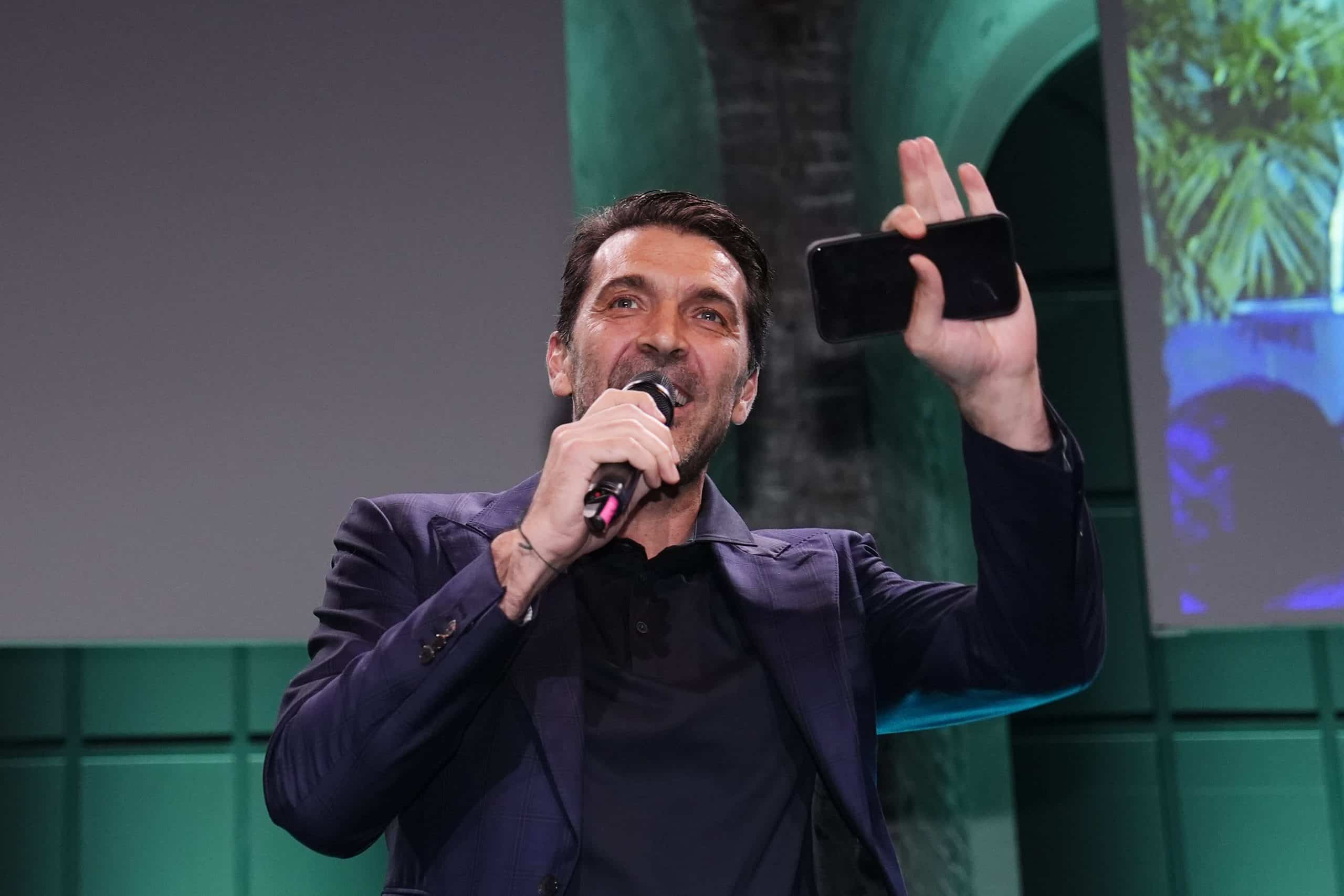 La légende italienne Gianluigi Buffon, qui a joué une saison au PSG.