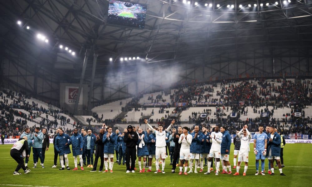 Les joueurs de l'OM communient avec leurs supporters après le succès sur l'ASSE.