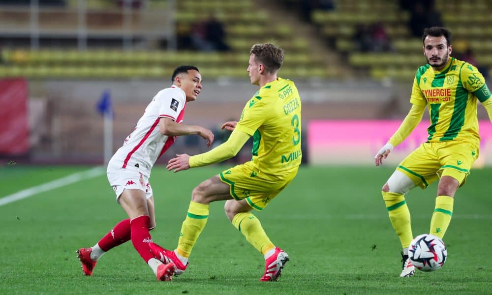 La faute de Nicolas Cozza sur Vanderson lors d'AS Monaco - FC Nantes