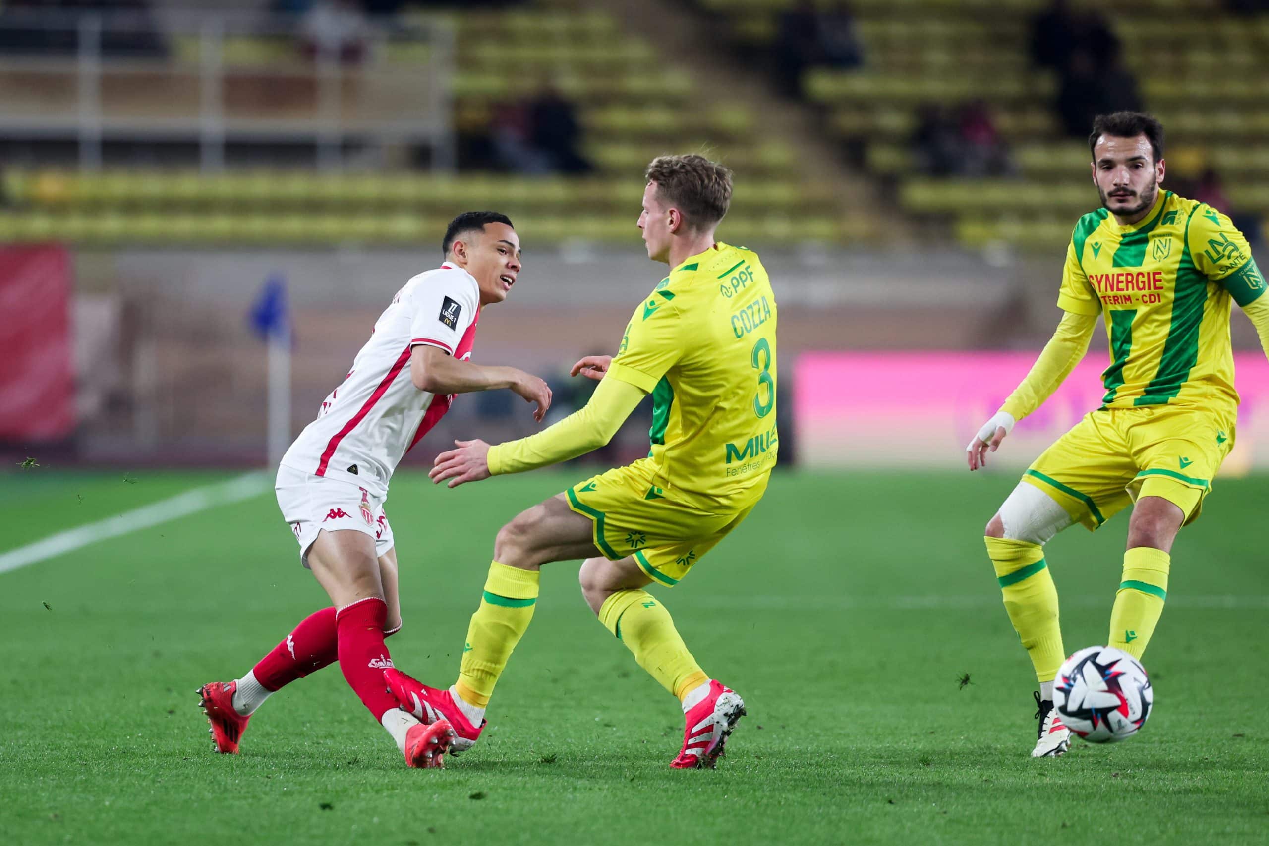 La faute de Nicolas Cozza sur Vanderson lors d'AS Monaco - FC Nantes