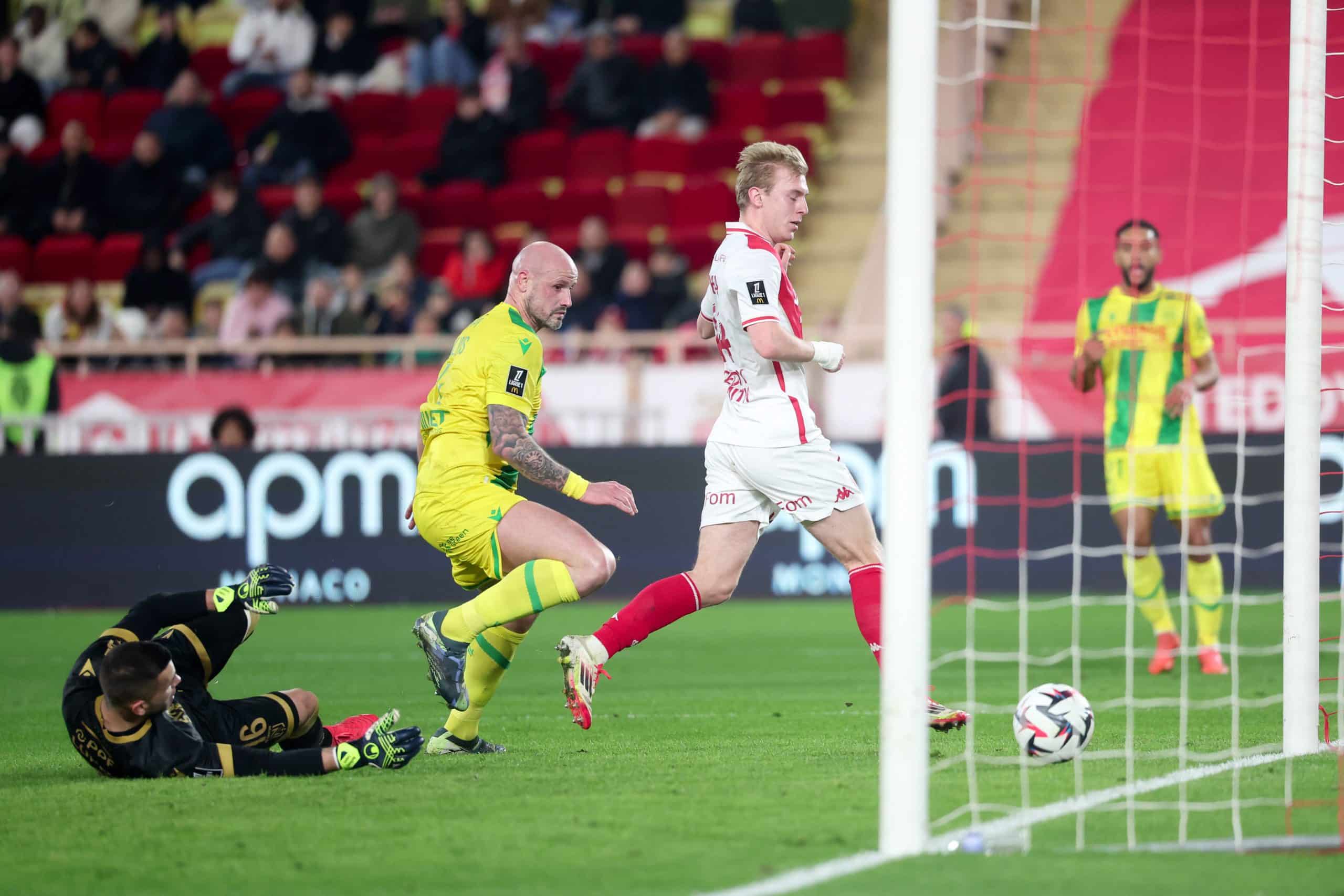 Anthony Lopes et Nicolas Pallois, impuissants lors du match du FC Nantes à Monaco.