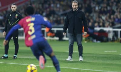 L'entraîneur du FC Barcelone, Hansi Flick, lors du match contre le Rayo Vallecano.