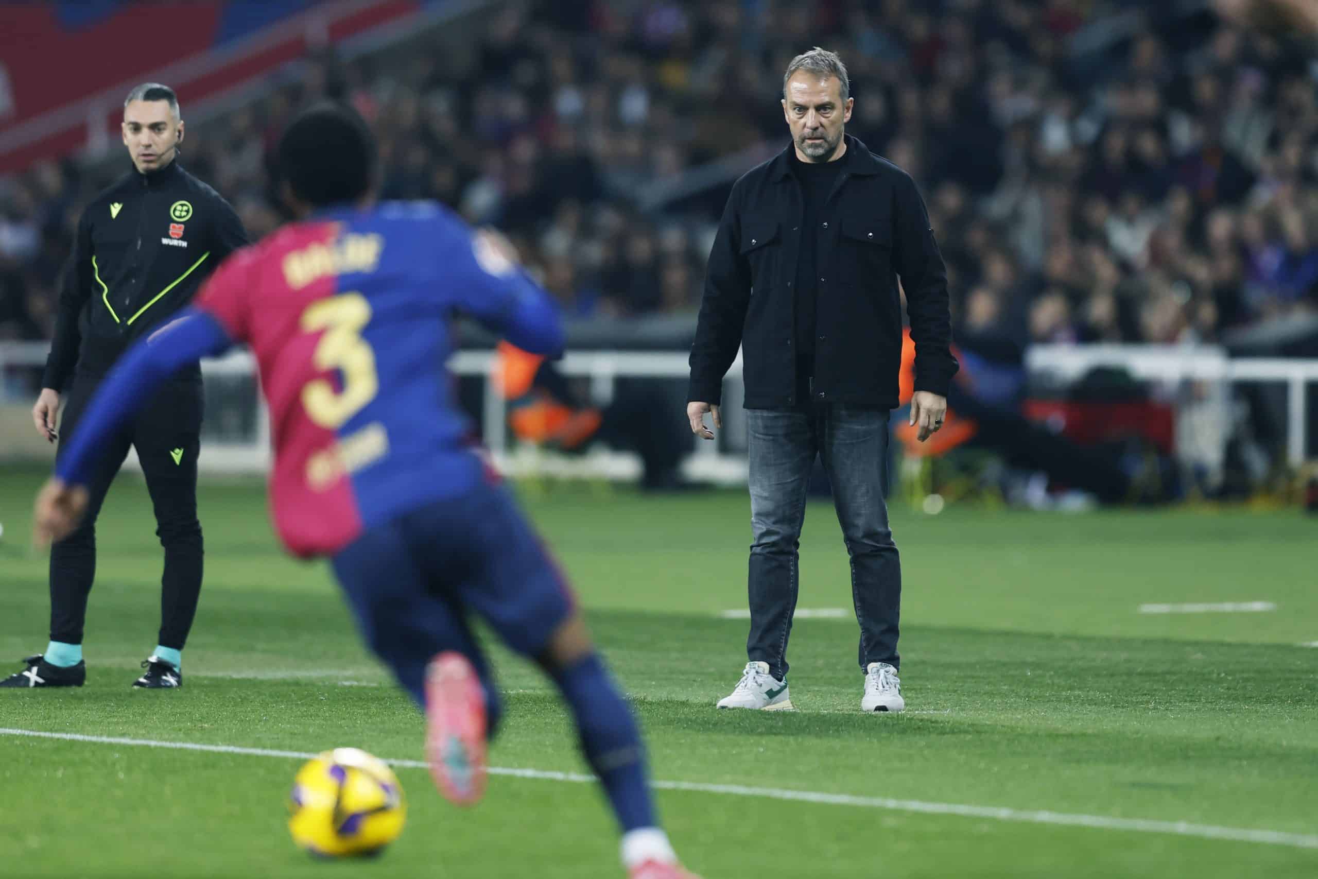 L'entraîneur du FC Barcelone, Hansi Flick, lors du match contre le Rayo Vallecano.