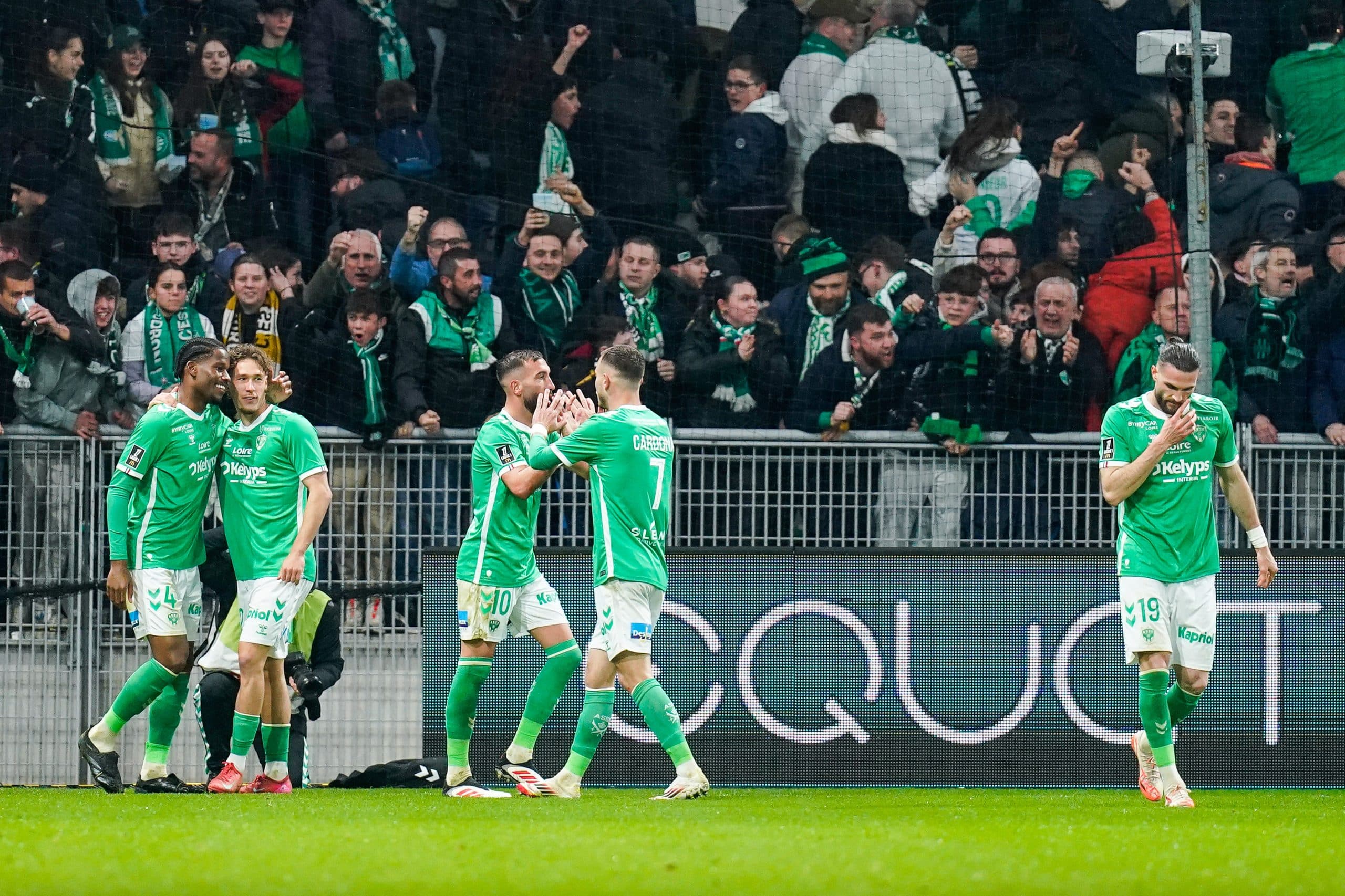 La joie des Verts après leur deuxième but contre le SCO d'Angers.