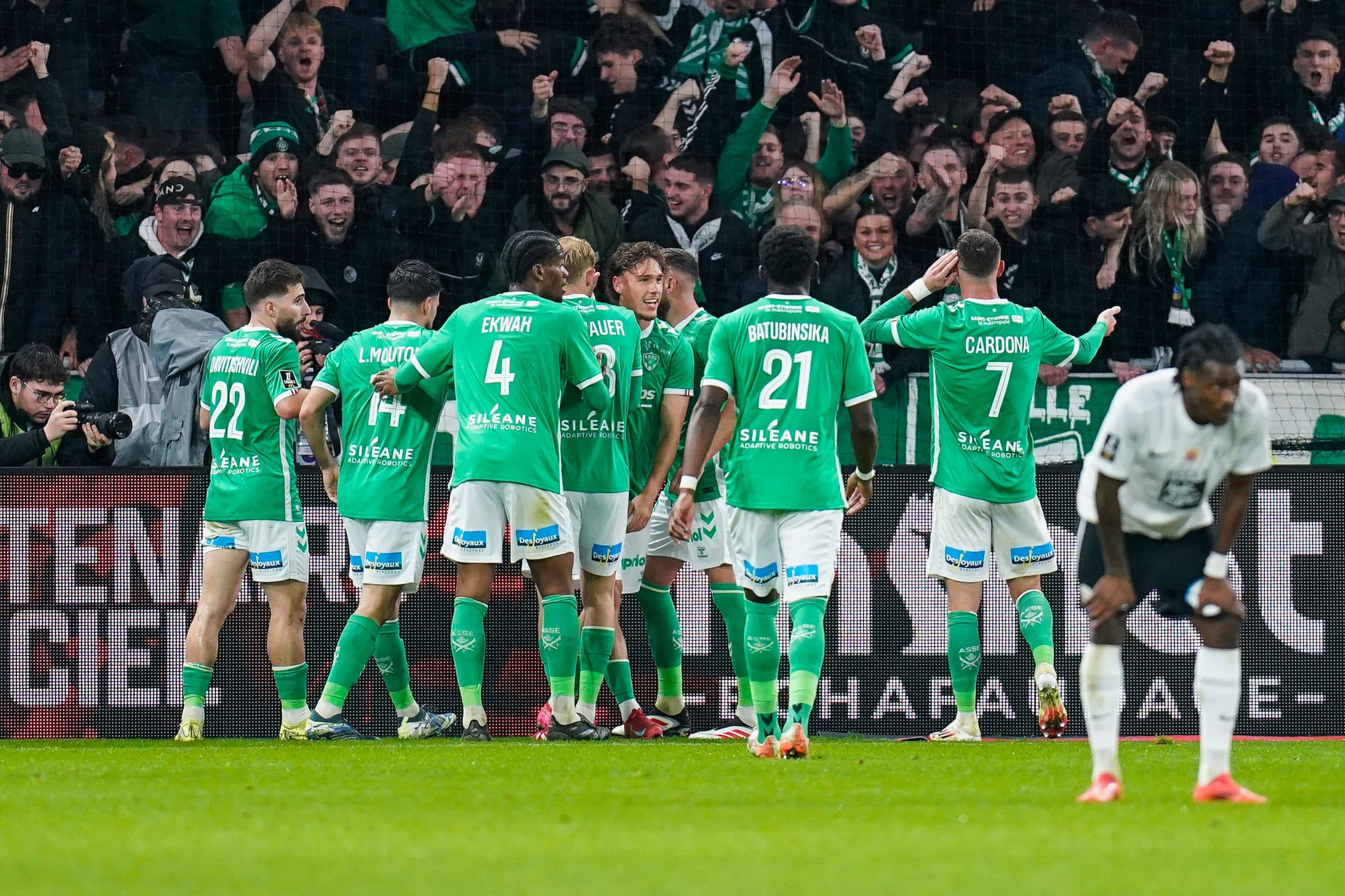 La joie des joueurs de l'ASSE après un but contre Angers.