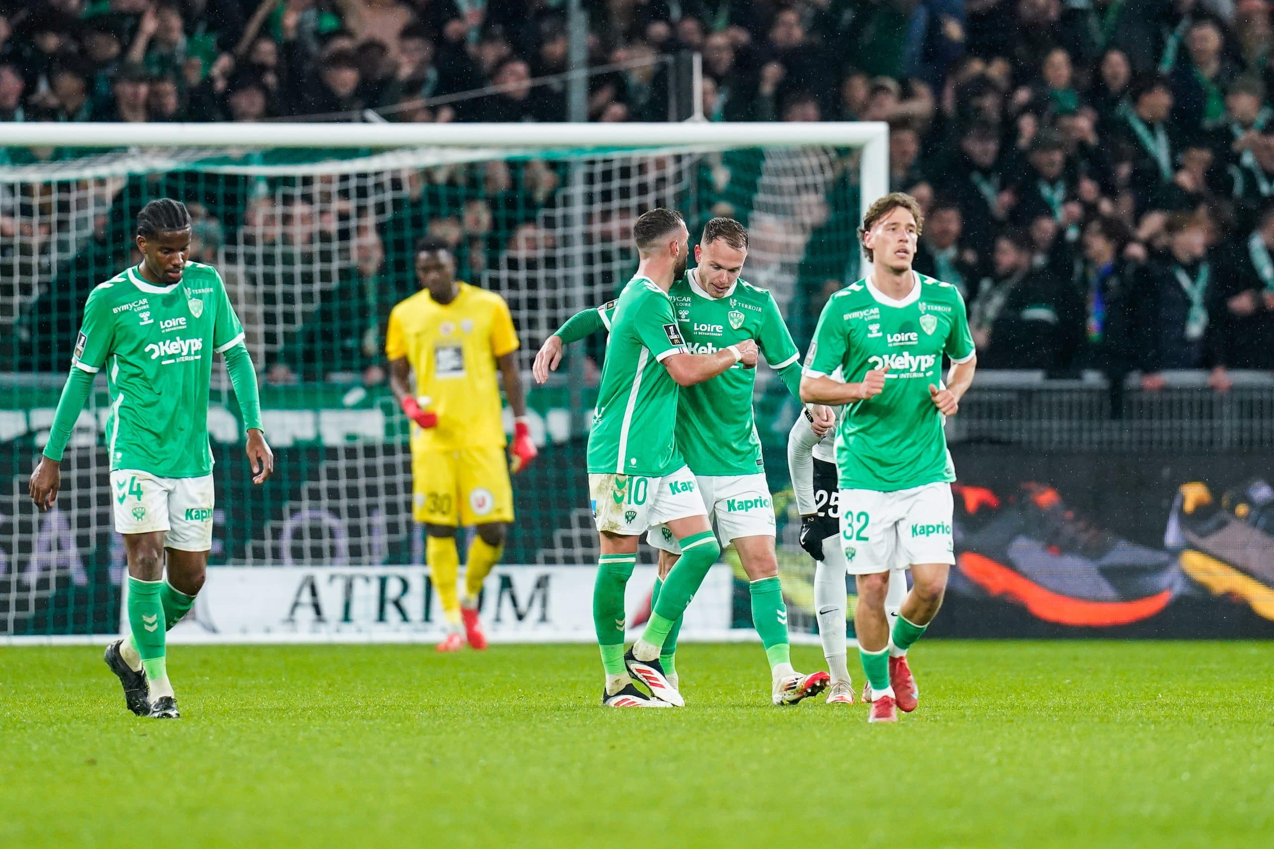 La joie des joueurs de l'ASSE après un but face au SCO d'Angers.